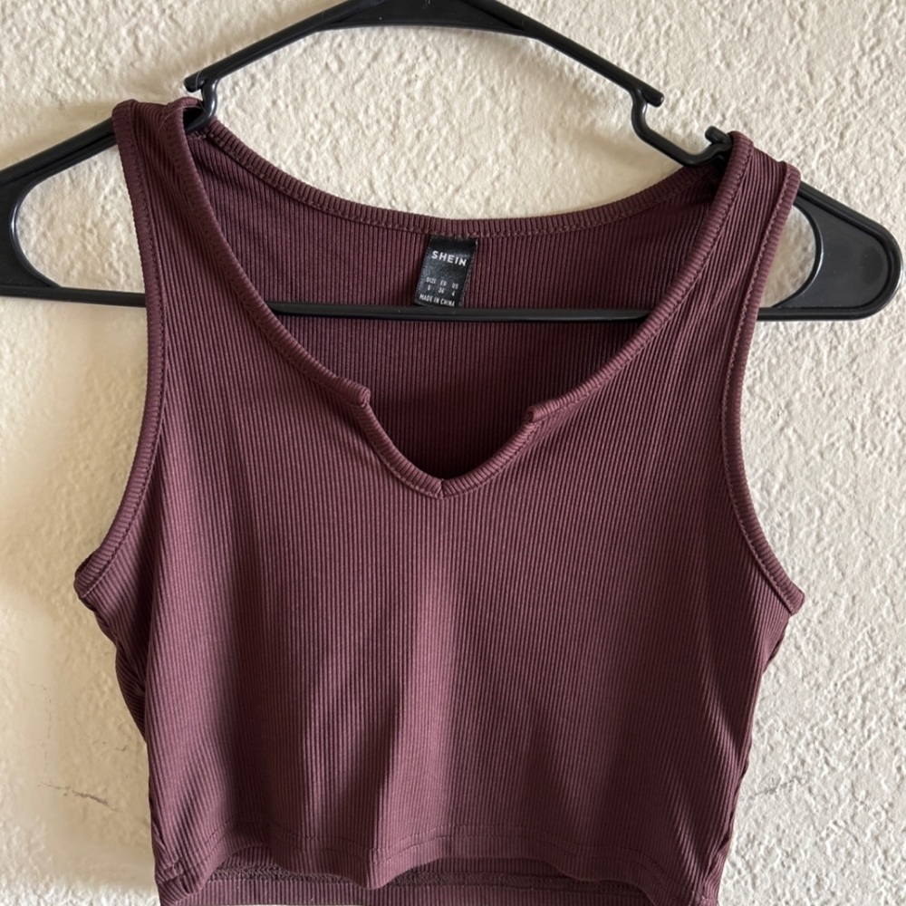 Notch Neck Rib-knit Tank Top - Picture 5 of 6